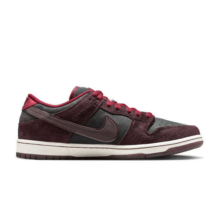 Nike SB Dunk Low Riot Skateshop